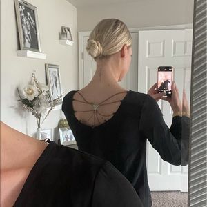 $3 for 15 🎉 Black chain detail back top